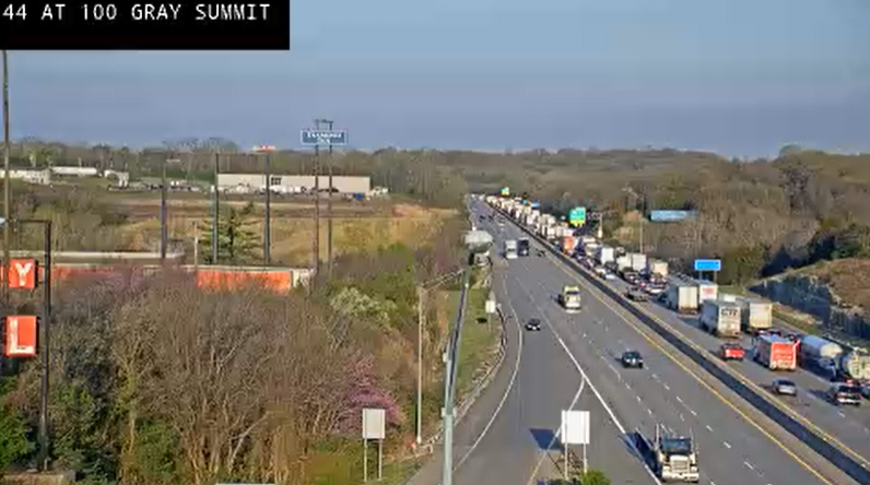 ReggiLock's tweet photo. There's an earlier rollover crash in the eastbound lanes of I-44 approaching Highway 100 in #GraySummit that also has the westbound lanes closed as a medical chopper is landing to transport a victim.  Avoid the area.  @StLouisTraffic @ksdknews https://t.co/q88VtVlkbc