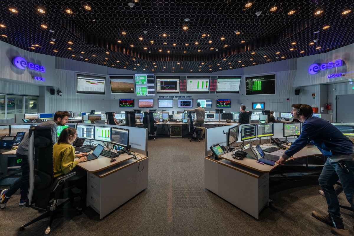 esaoperations's tweet photo. 🕹️Welcome to the official #ESAJuice launch countdown live from ESA #MissionControl!🕹️
 
We'll be keeping you informed as teams here in Darmstadt, Germany, get their hands on the bold @ESA_Juice mission to explore Jupiter's icy moons🌙

🚀➖2⃣3⃣:0⃣0⃣ hrs

#DestinationJupiter🛰️🧃 https://t.co/Wl9Od2eSUP