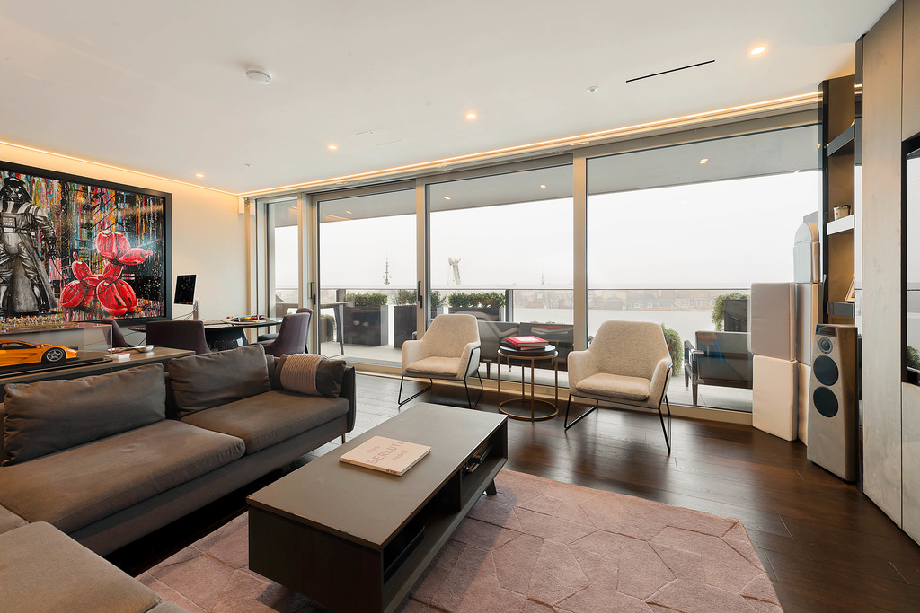 NVPproperty's tweet image. We hope you all had a lovely Easter! We could all do with a few more blue skies and what better apartment to view them from than this stylish 3 bed one in Victoria bit.ly/3UyMgNM