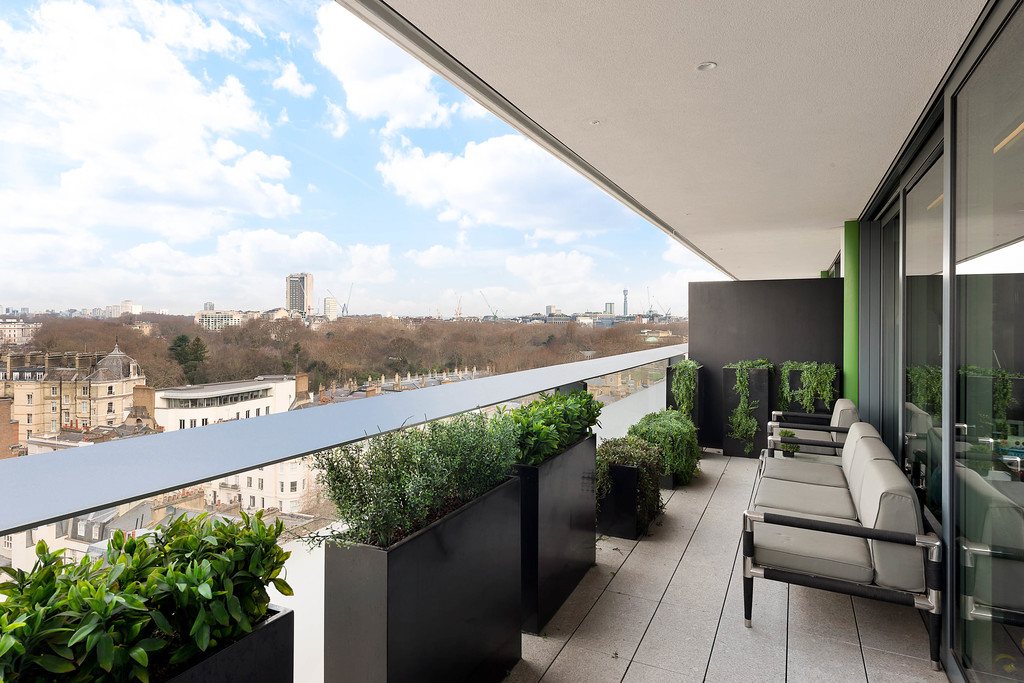 NVPproperty's tweet image. We hope you all had a lovely Easter! We could all do with a few more blue skies and what better apartment to view them from than this stylish 3 bed one in Victoria bit.ly/3UyMgNM