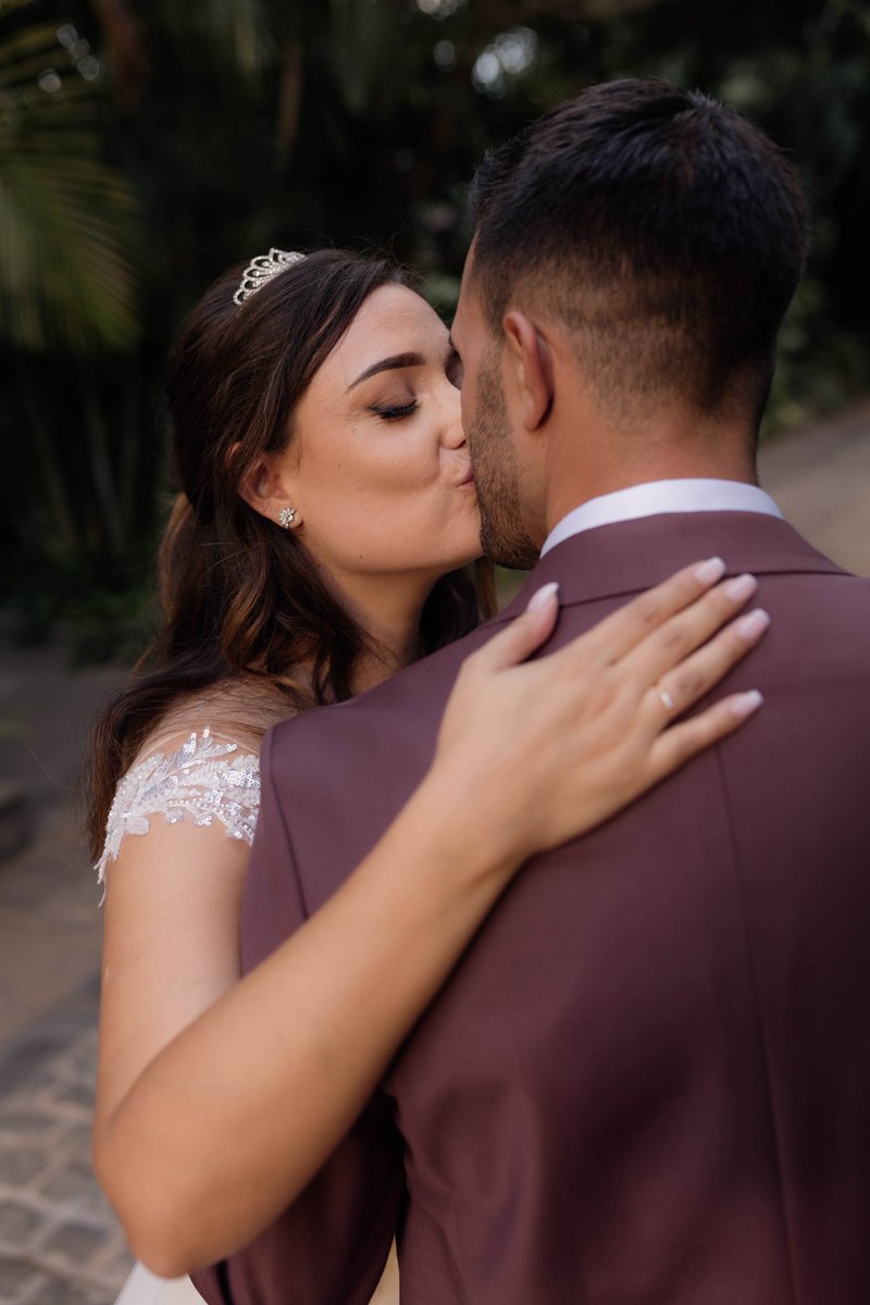 licandroWP's tweet photo. Our gorgeous #newlyweds at their #tropicalwedding in #tenerife 

#weddingphotography #weddingplanner #licandroweddings #tropical #bride 

@puntadellomo 

https://t.co/SSbmt8RLUU https://t.co/xp2qxwoiCr
