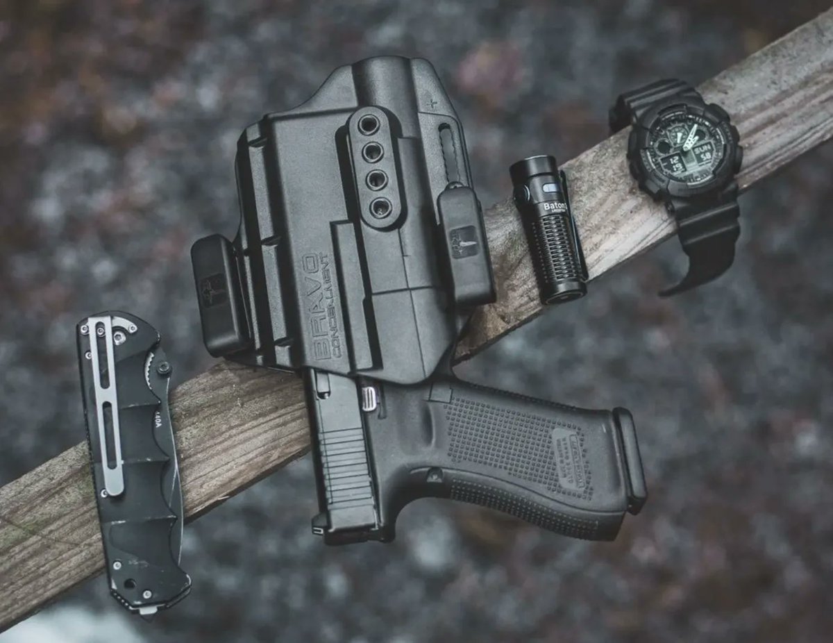 BravoHolsters's tweet photo. Running a hand held light with a weapon light as well... thoughts?
Photo by @nballistics
🗡🔫🔦 ⌚
#edc #iwb #iwbholster #gear #pewlife #glockpistols #glock19 #glock17 #glock45 #olight #olightsuomi #valostore #valostorefi #gshock https://t.co/ckP08IBwIY