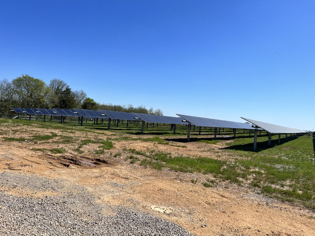 TVAnews's tweet image. @VanderbiltU now runs on sunshine, thanks to @SiliconRanchCo and @NESpower! The solar farm offsets about 70% of the university’s emissions or enough energy to power 6,000 homes. Thank you, Mayor Graham, for your vision and partnership to make this facility a reality.