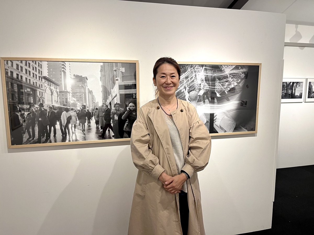 fugensha's tweet image. 【明日開幕】藤岡亜弥「BangBang」
NY滞在中の2007〜12年のモノクロームスナップから未発表作を中心に展示。
「バンバン」と子どもが銃を撃ち合う真似をして戯れるような滑稽さと不穏さ、また、モラトリアムな季節を振り返る時の切なさや痛みを伴う本作を、ぜひご覧ください。
fugensha.jp/events/230413f…