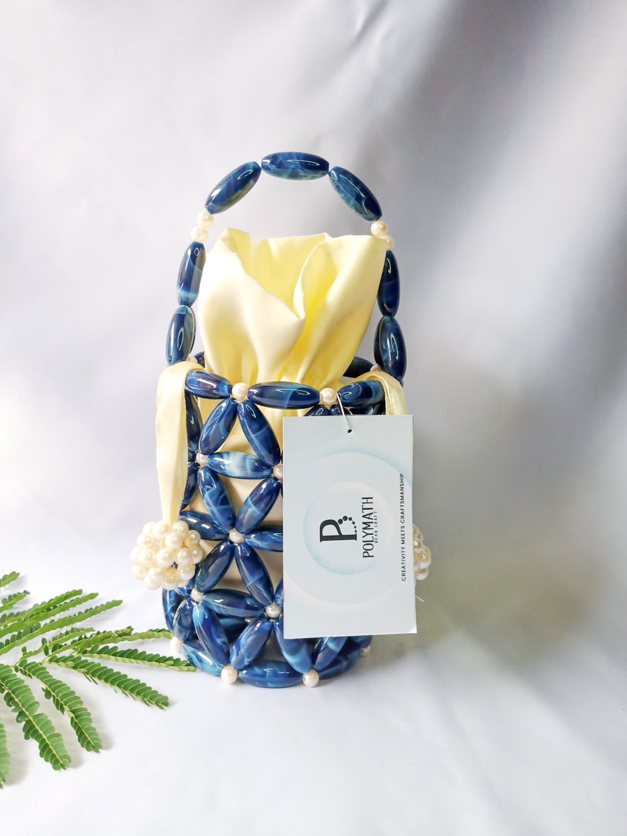 polymathBcraft's tweet image. ʙᴇ ᴇʟᴇɢᴀɴᴛ ɪɴ ʏᴏᴜʀ ᴏᴡɴ ᴡᴀʏ ᴡɪᴛʜ ᴏᴜʀ ᴛʀᴇɴᴅʏ, ᴄʟᴀssʏ ʙᴀɢ 😍

ᴘʀɪᴄᴇ ₦𝟷𝟺,𝟶𝟶𝟶

#beadedbag #handmadecraft