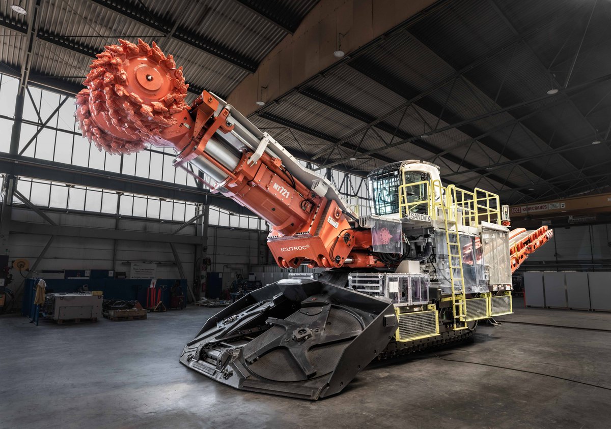 im_mining's tweet photo. Sandvik has upgraded its Sandvik MT721 and Sandvik MT521 tunneling roadheaders with several new features, designed to, it says, further boost excavation performance and customer profitability | https://t.co/j38kNrX7u9 @Sandvik_Mining #roadheaders #digitalisation #mineautomation https://t.co/ckucAON0lR