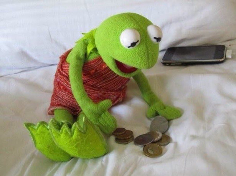 tiyareads's tweet photo. me counting my remaining pennies after buying books w pretty covers just so they can collect dust on my shelves </3 https://t.co/6giWqfZ706