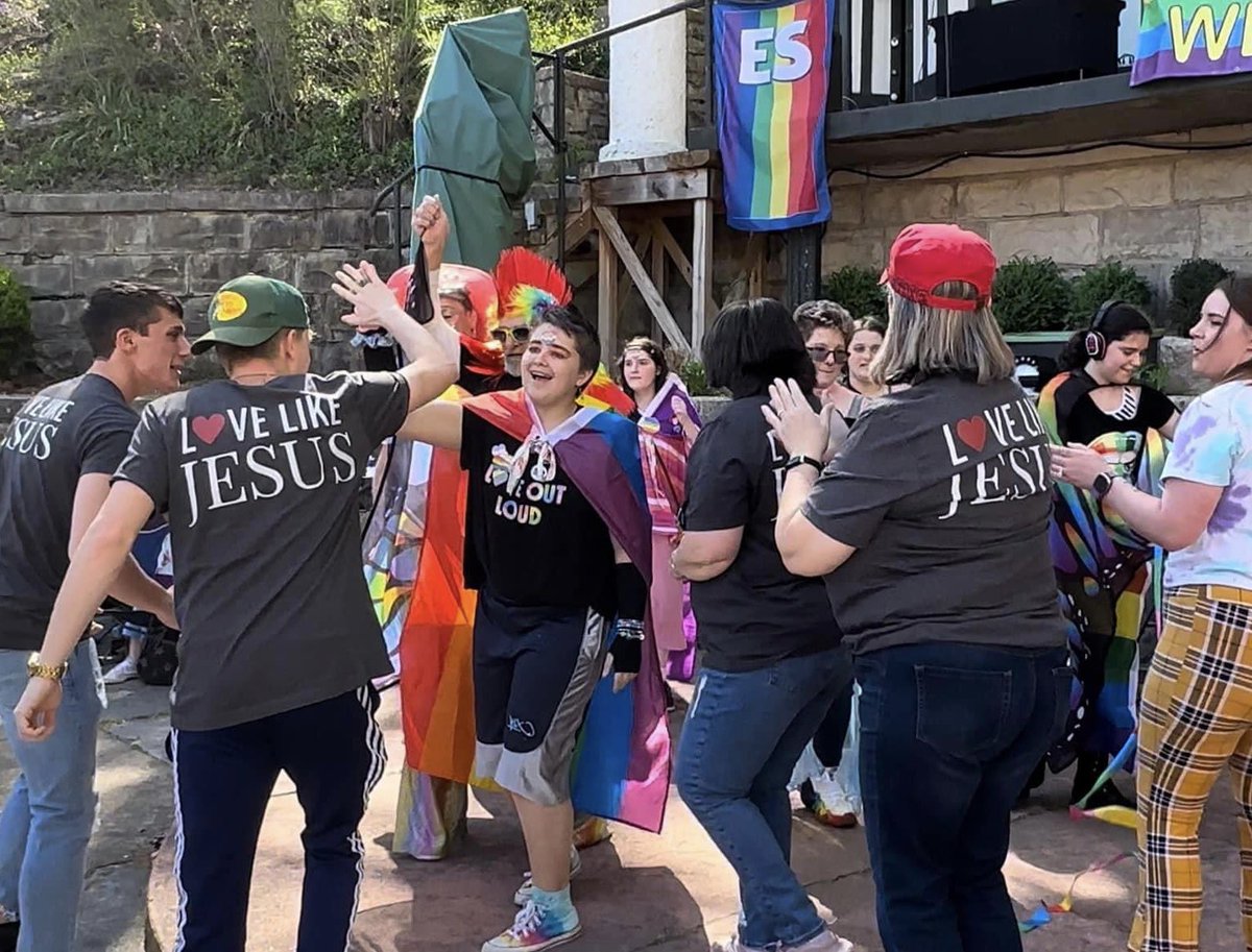 ozarkmeg3's tweet photo. @joncoopertweets Arkansas coverage is always bad, especially with SHS as Gov-but THIS high-five happened in Eureka Springs, Arkansas last weekend when our Diversity Weekend events coincided with our Jesus Parade. It was EPIC! Please share for the sake of the many Arkansans that despise Huckabee. https://t.co/gfA6wmCrbO
