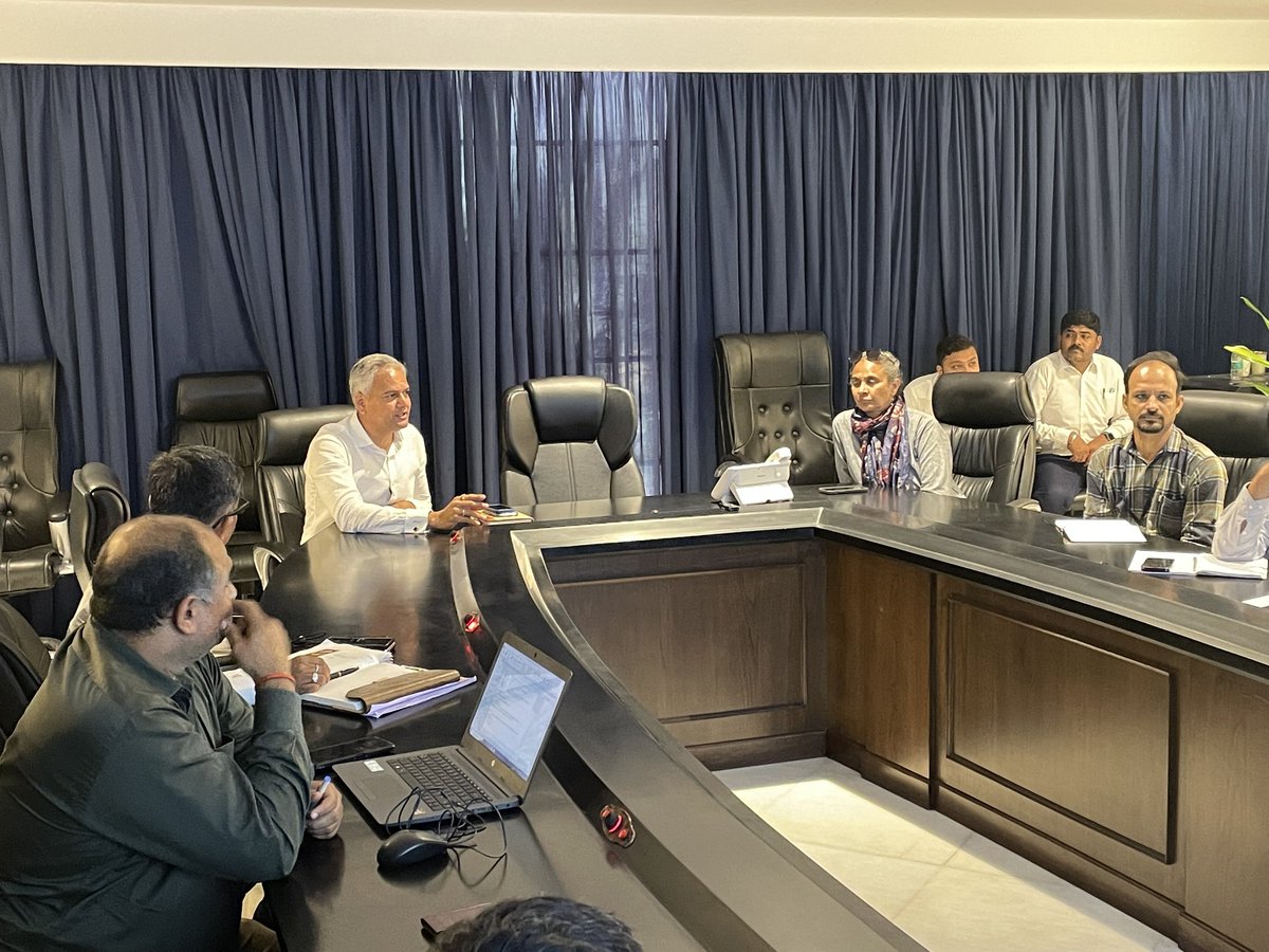 MNarwekar's tweet photo. Yesterday, I attended a meeting at Vidhan Bhavan to discuss the progress of beautification in Colaba. The aim was to enhance the area's aesthetic appeal by incorporating green spaces and sustainable design features. 

#PowerToPeople #MyColaba #MyDreamColaba #VidhanBhavan https://t.co/2U6drg076S