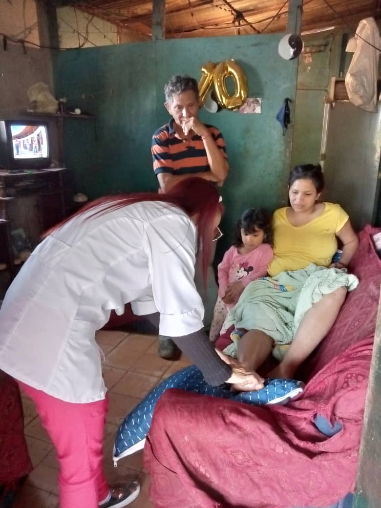 cubacooperaven's tweet photo. Salvando vidas en las comunidades más recónditas y pobres, Consultorio Popular Táchira, CDI Junquito Bajo, estado #DistritoCapital. 🇨🇺🇻🇪

💖 ¡Juntos por cada latido! 💖

🇨🇺#CubaPorLaVida👏 #20AniversarioBarrioAdentro 👏

@cubacooperave @MinSaludVE @MagaGutierrezV @DcMedica https://t.co/HpzzFOnyqw