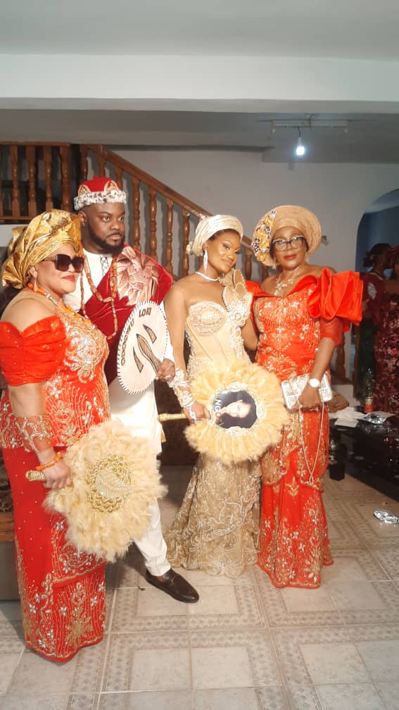 FaveEbubechukwu's tweet photo. My sis made a beautiful bride☺️❤️ https://t.co/Sh6v8kZOpJ