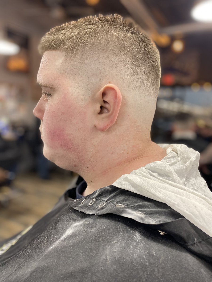 highyieldmaxi's tweet image. My Lord Christ has blessed me with talent and I try everyday not to squander the gifts he’s bestowed upon me 💈#baldfade #barber