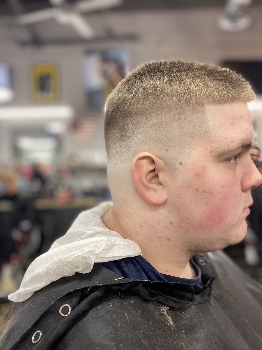 highyieldmaxi's tweet image. My Lord Christ has blessed me with talent and I try everyday not to squander the gifts he’s bestowed upon me 💈#baldfade #barber