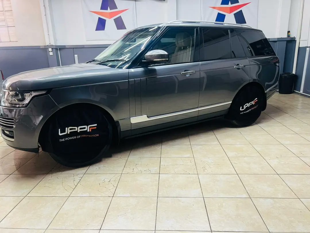'The Essence Of Perfection ' 

Range Rover Autobiography 
Panel Beating and spray painting ✔️
Detailing ✔️

You know where to find us 📍💯
#panelbeating #spraypainting #RangeRover #accelarymotors #Harare #Zimbabwe