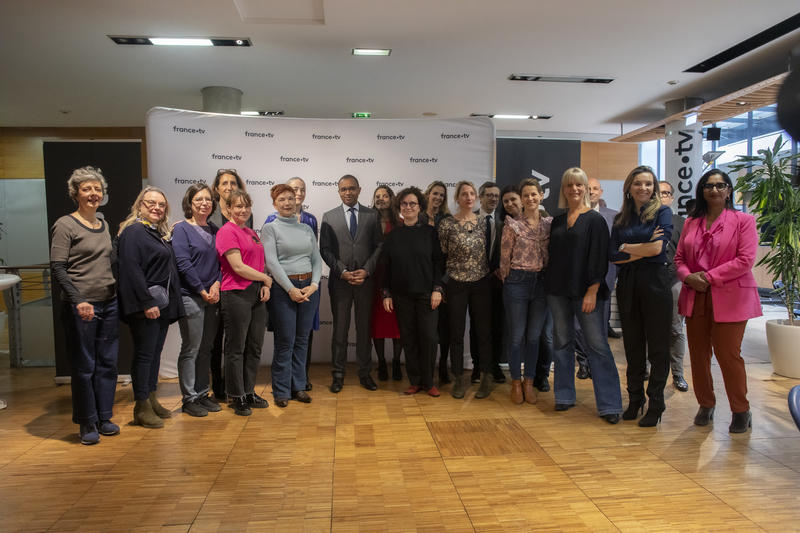 Le ministère <a href="/education_gouv/">Ministère Éducation nationale</a> <a href="/Francetele/">France Télévisions</a> <a href="/reseau_canope/">Réseau Canopé</a> et <a href="/LeCLEMI/">CLEMI</a> viennent de signer une convention de partenariat pour le développement des actions éducatives #ÉducMédiasInfo. 
Le CLEMI et son réseau en académie sont très heureux de poursuivre cette collaboration fructueuse !