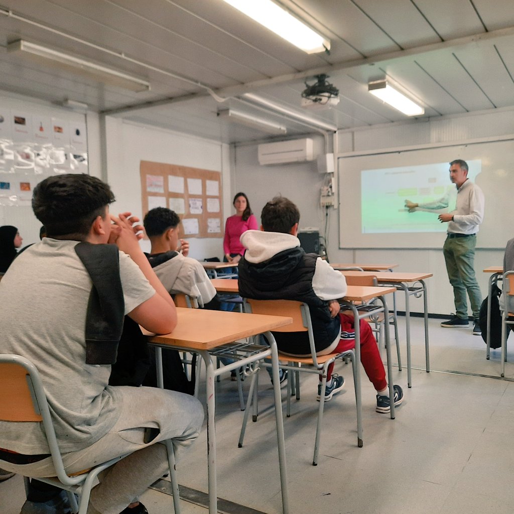 Difusió📢 CURS 23-24! Comencen les xerrades <a href="/educaciocat/">Educació</a> <a href="/pfi_edu/">PFI</a> #PTT #Salt dels perfils d Vendes i Instal.lacions 🧰🛒🙋🏾‍♀️🙋🏽‍♂️!
 Tens entre 16 i 21 anys? No tens el graduat d'ESO? Fes la #preinscripció del 2 al 12 de maig a l'ins <a href="/EspriuSalt/">Institut Salvador Espriu (Salt)</a> o a l'IES Salvador Sunyer de <a href="/ViladeSalt/">Ajuntament de Salt</a>