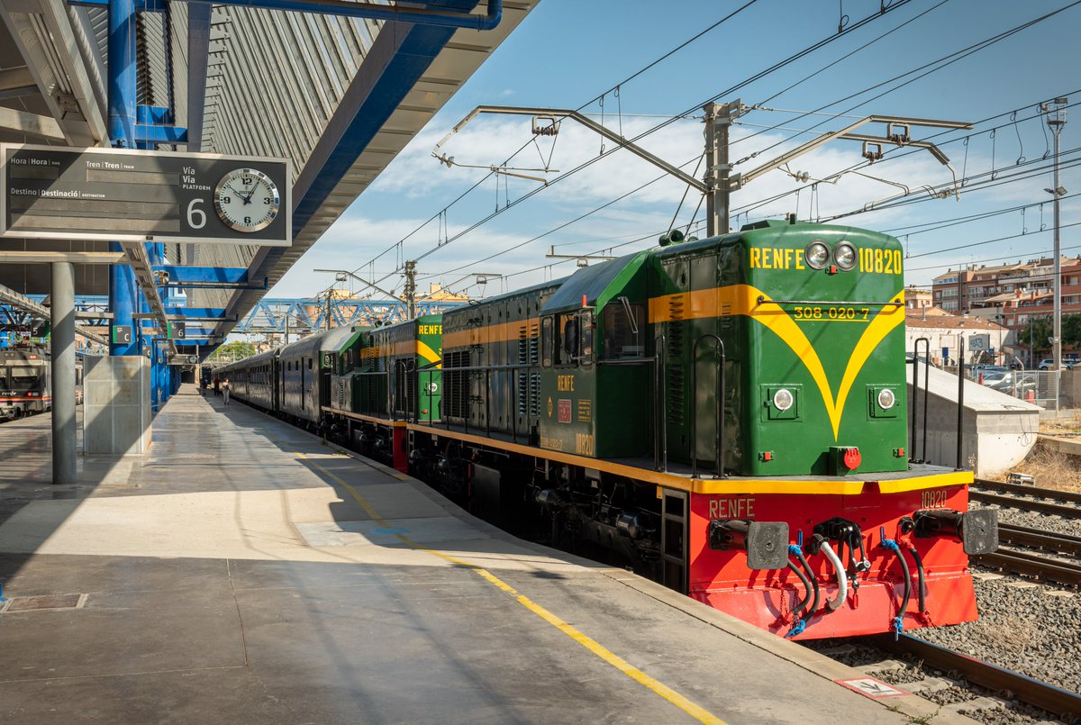 ⏳ 10 dies perquè el #TrenDelsLlacs es posi en marxa!

🚂 Un ferrocarril amb estètica antiga que circularà tots els dissabtes en un recorregut panoràmic entre muntanyes i congostos que et sorprendrà.

🗓 Primera circulació, dissabte 22 d'abril.

 ℹ turistren.cat