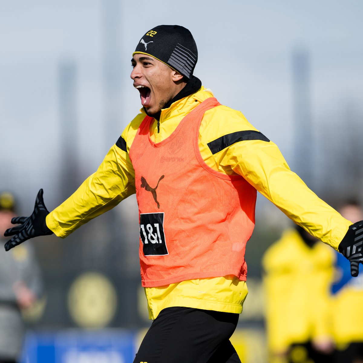 DeadlineDayLive's tweet image. 🚨 Jude Bellingham has ruled out joining Manchester City, PSG and Chelsea. 

The England midfielder wants to play for a prestigious club with values like "passion, honour, and reputation", rather than money. 

(Source: @BILD)