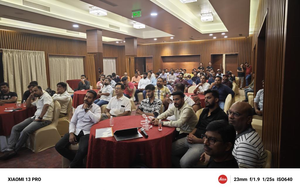 batchumalli's tweet photo. An Amazing Evening Spent with Our #Super #MiPartners in #Hubli. ๐๐
Delighted to Witness the Love for Us & Excitement with our new Launches #RedmiNote12 #Redmi12C #Super Energy Flowing in the Air. โก๐ช
#Xiaomi โฅ๏ธ #HubliPartnersMeet
#BigOnSpeedBigOnStyle
#SuperNoteSuperDesign https://t.co/wD91kOavtS