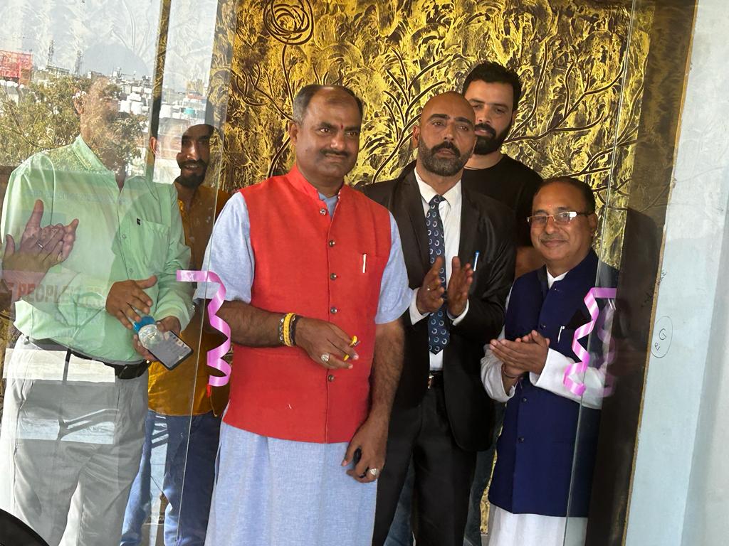 jknpfofficial's tweet photo. Inaugurated JKNPF office at Residency Road, Jammu.

#JKNPF #JammuandKashmirNationalistPeoplesFront https://t.co/NgIhVi3fqh