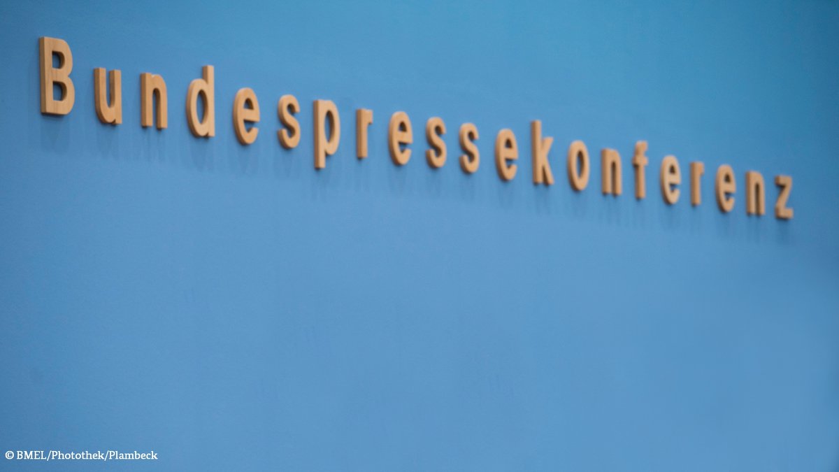 BMLEH_Bund's tweet photo. Gleich ab ca. 11:30 Uhr in der #Bundespressekonferenz: 
BM @Karl_Lauterbach und BM @cem_oezdemir zu #Cannabis-Gesetzesplänen. 

Im #Livestream 📺 via @phoenix_de ➡ https://t.co/7G8dkS2JXq und https://t.co/fzbpGJamOm https://t.co/nkziuu7Yqf