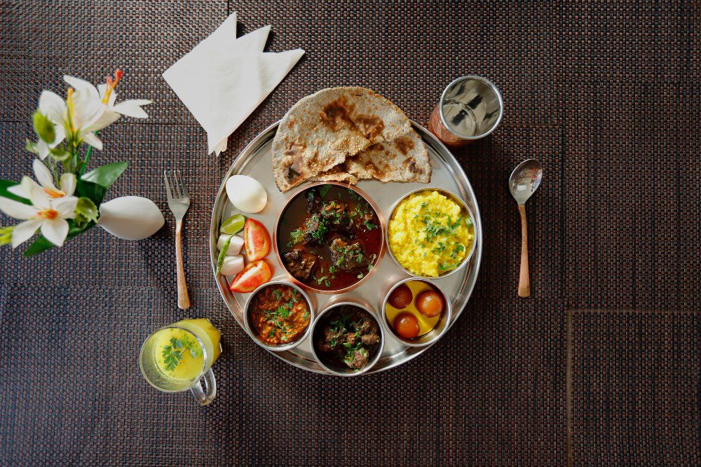 itwsays's tweet photo. An Indian thali, a colorful spread of wholesome food, nourishes both body & soul.
#Health #ColorfulPlate #TraditionalFood #BalancedDiet #IllnessToWellness #IndianThali https://t.co/raRBNGGlrC