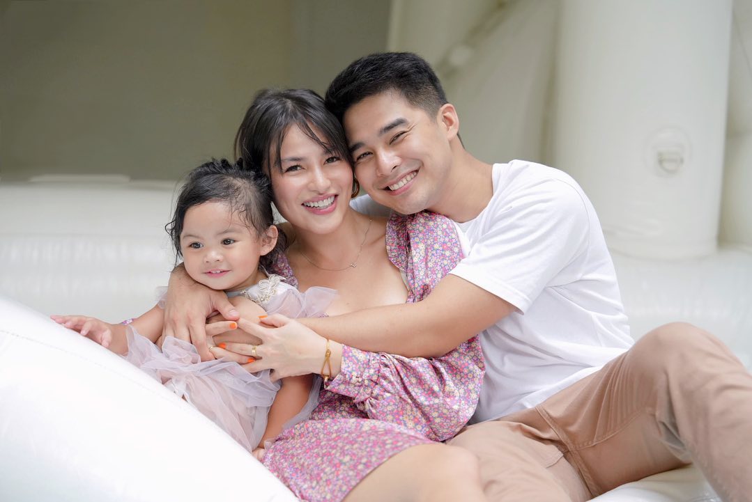 Mclisse74683141's tweet photo. Happy family 🥰❤️🤗🙏👨‍👩‍👧 https://t.co/e9y5UW2BoC