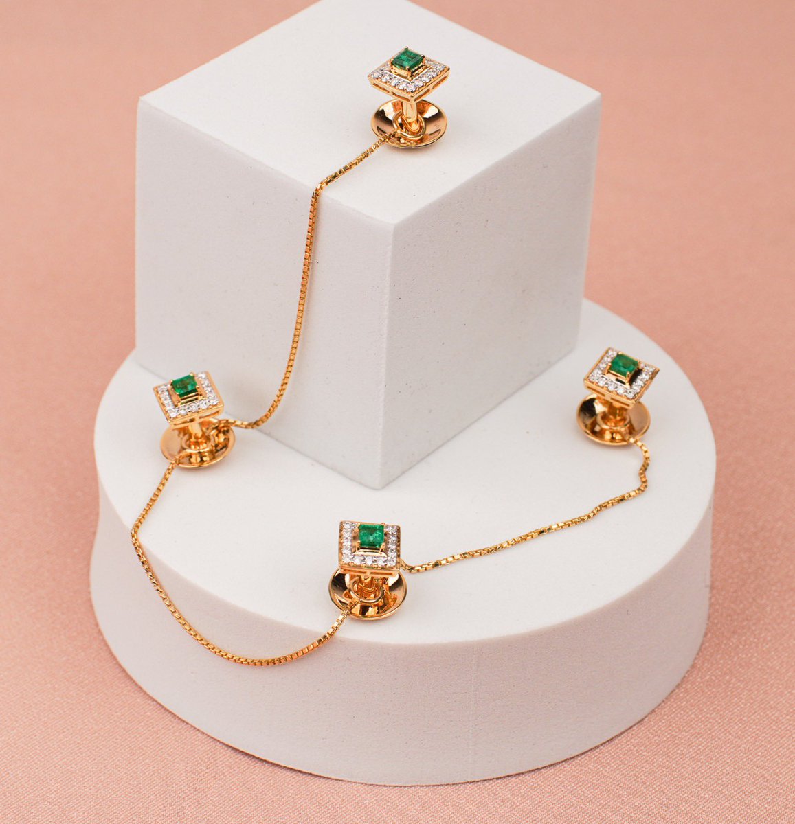 Kurta Buttons in gold with natural diamonds and natural emeralds made by @desertjewellers !! 

#mensjewellery