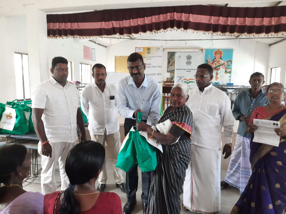 AhciKandy's tweet photo. Second Secretary P. Somaraj distributed dry ration packets to the needy families of the #Hellbodde Estate, #Ramboda and wished them on the occasion of #Puthandu.
#AluthAvurudu
#SinhalaTamilNewYear https://t.co/EHf3QG6UzC