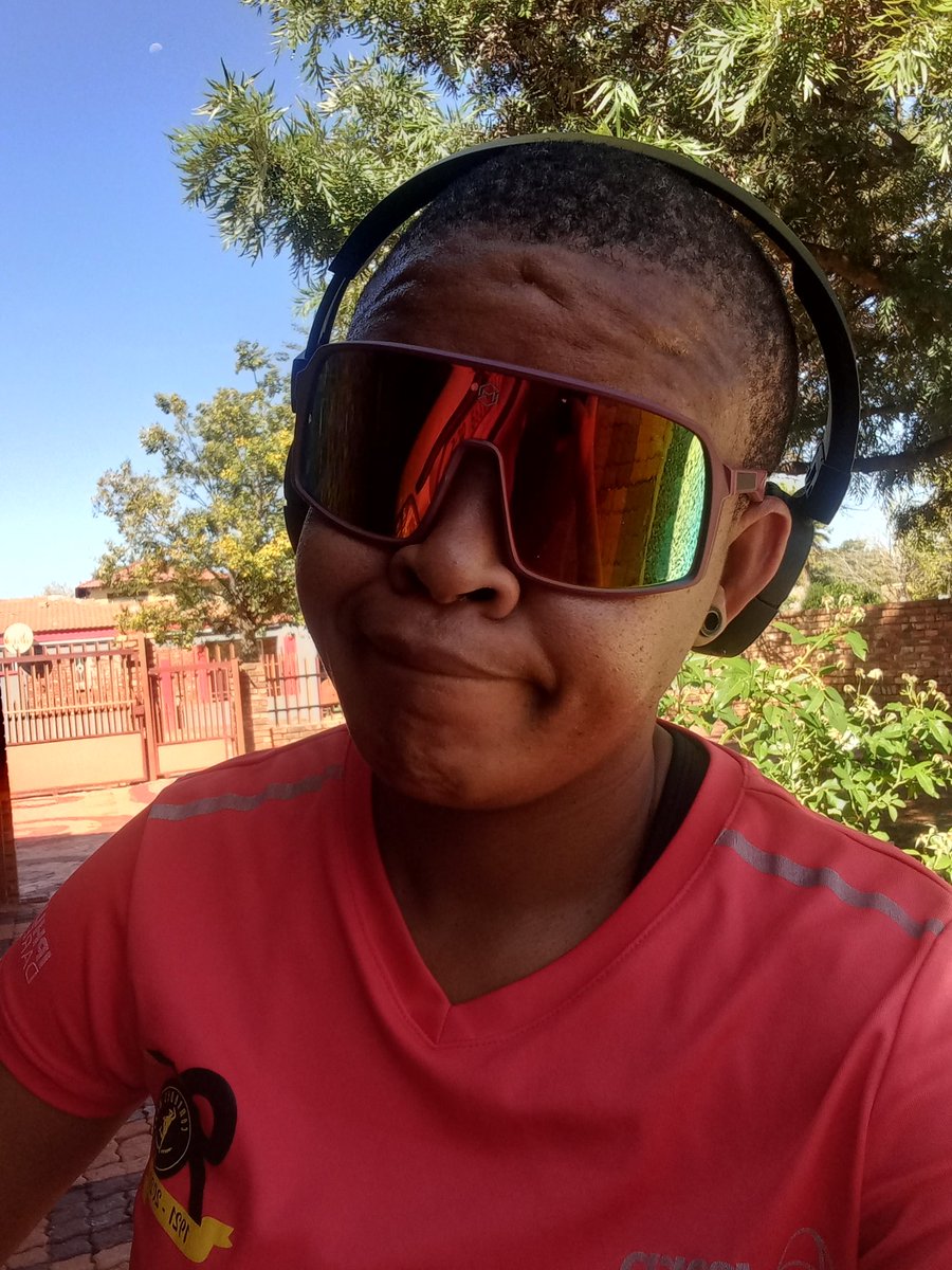 Julani_88's tweet photo. ...don't skeem promises when you're within grief cause you'll have to wake up and go do silly things like running 🙆🏽‍♀️🤷🏽‍♀️🤞🏽

A tired hun trying to embrace her chubby Ghel Era but muscle memory ain't allowing her to flourish😝😝😝

#IPaintedMyRun 
#JlzThePooh
#ChubbyRunner https://t.co/TxqyRcpUs2