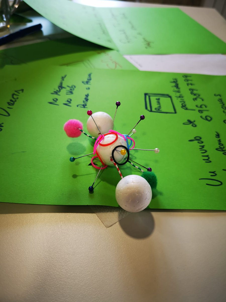Seguimos en la fase de prototipado en el #Comunal. Ayer estuvimos en la segunda sesión en Jauntsarats y planteamos cosas como un Festival del Valle para el consumo sostenible o un Teléfono de Atención Directa para personas mayores independientes.