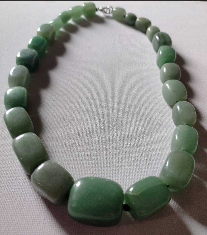 £12 OFF for the next 48 hours. Natural green aventurine graduated beaded necklace with beads starting at 14mm up to 56mm. Closure is a strong stainless steel lobster clasp. #Mhhsbd #Discount #Sale #Reduced #Necklace #Gemstone #Jewellery #Giftsunder20
etsy.com/listing/143271…
