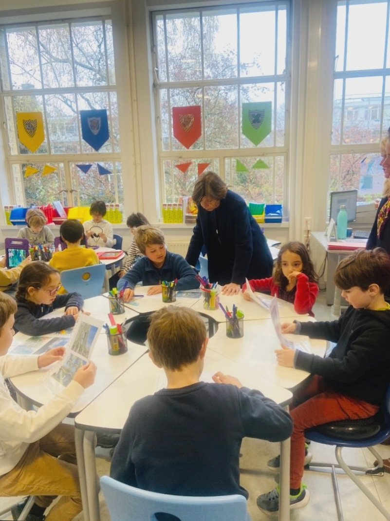 MinColonna's tweet photo. Dans le cadre de la visite d’Etat du président @EmmanuelMacron, j’ai eu le plaisir d'inaugurer l’International French School d’Amsterdam, qui vient compléter, aux côtés du lycée @LFvangogh, l’offre d’enseignement 🇫🇷 aux 🇳🇱. Vive la jeunesse et l’amitié franco-néerlandaises ! https://t.co/DLbUxDCyed