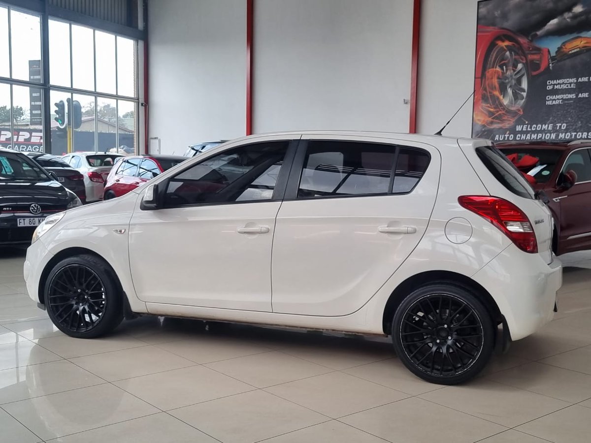 REALHAZEL_CAR's tweet photo. 2011 Hyundai i20 1.6 GLS

Mileage: 94 000km 
Transmission: Manual 
Color: White  
Fuel : Petrol 
Body Type: Hatchback 

Cash Price: R85 000

What's App : 068 442 3162 or 074 995 5103 

Calls only: 068 442 3162 https://t.co/nCSmQTmb67