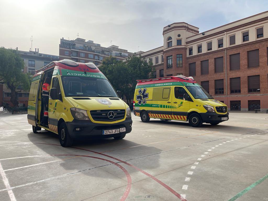 ambulanciascsa's tweet photo. Por el beneficio que tendrá a futuro en nuestra sociedad. 
Hoy nuestro pequeño homenaje al área social de #CSA,  por la formación a colegios de nuestra provincia en #RCP 👏✌️#PersonasQueCuidanDePersonas https://t.co/aE7eMcHXFO