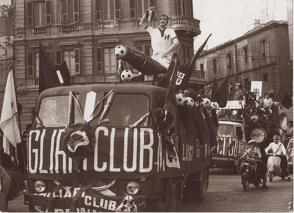 CagliariCalcio's tweet photo. Cinquantatré anni fa la gloriosa impresa di una squadra leggendaria consegnava i Quattro Mori alla storia di questo sport.

Buon compleanno, Scudetto!

L’anniversario del Tricolore ➡️ https://t.co/pi7NKpXHoh https://t.co/ut8YNogszC