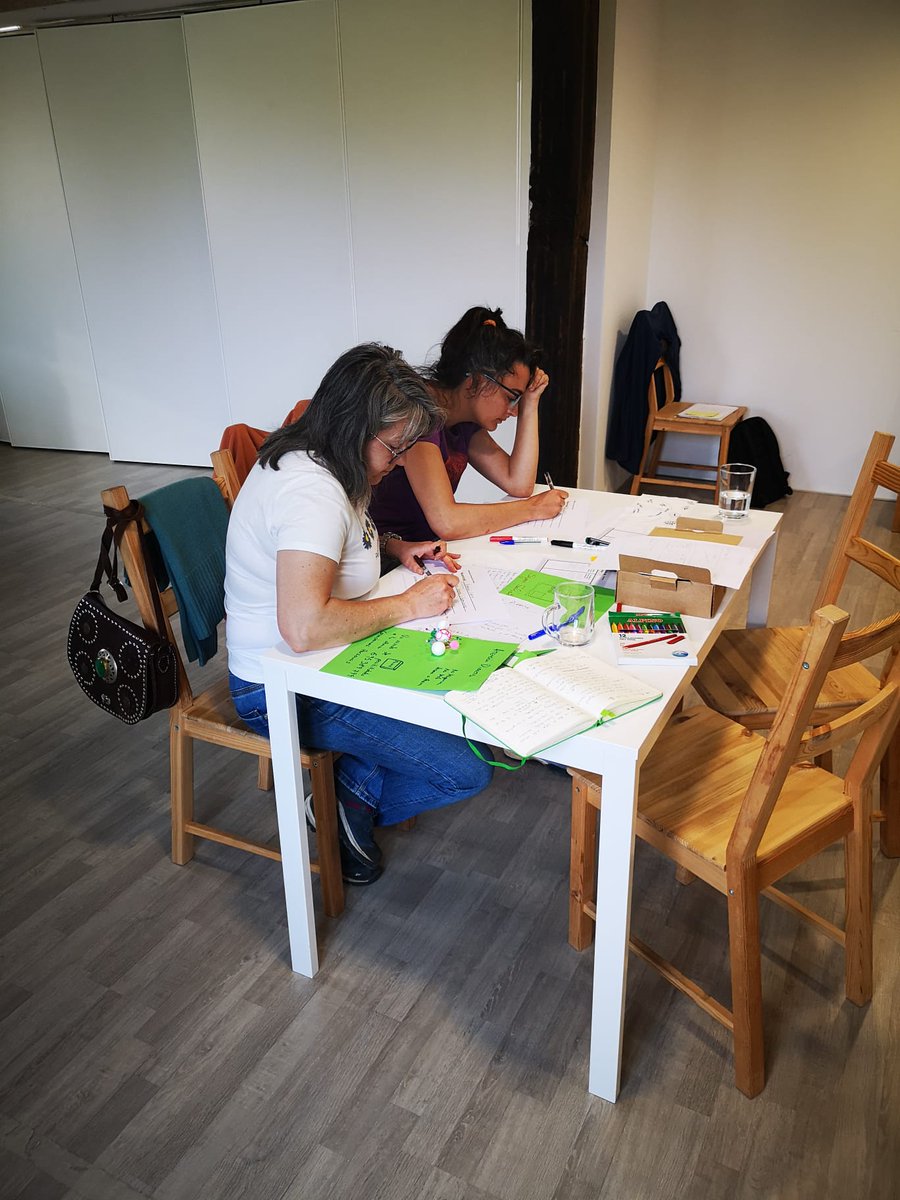 comunalnavarra's tweet image. Seguimos en la fase de prototipado en el #Comunal. Ayer estuvimos en la segunda sesión en Jauntsarats y planteamos cosas como un Festival del Valle para el consumo sostenible o un Teléfono de Atención Directa para personas mayores independientes.