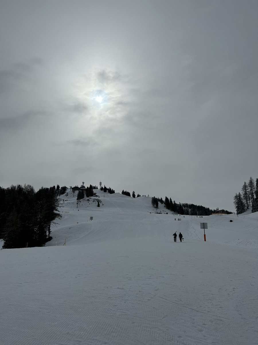 ski_morgan1's tweet photo. Good morning ski fans! ❄️⛷️ speed tests today for most of the squad as well as some forums further afield happening with the snow! https://t.co/Brvw6ynKKE