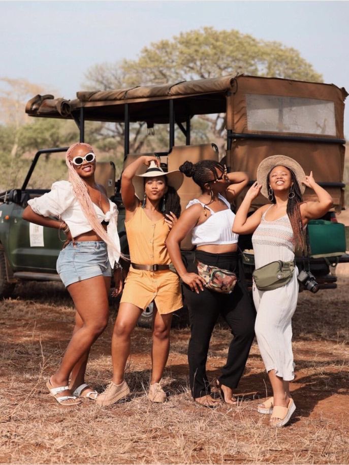 TravelBayHQ's tweet photo. 7 ACTIVITIES TO DO ON A GIRLS TRIP 👯‍♀️✈️

Looking to go on a vaca with your girls, here are 7 fun activities y’all can do together. 

[A thread🧵] https://t.co/jh8G0fyRMX