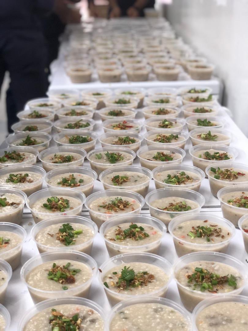 KD PRU bersama BM5 telah melaksanakan program memasak dan pengagihan Bubur Lambuk Kepada pekerjax di Malaysia Marine And Heavy Engineering Holdings (MMHE). sebanyak 600pax bubur lambuk telah diagihkan pada hari ini.
#kongsirezeki
#ramadhanalmubarak