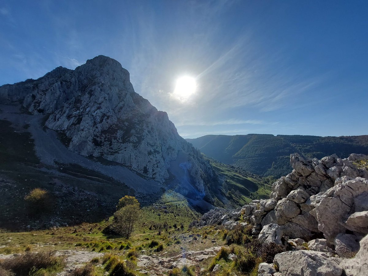 i_Euskadi's tweet photo. Egun hauetan zure inguruan dauden txoko harrigarriak ezagutu nahi dituzu? 🤩

Bada, egun osoko plan sorta hau gomendatzen dizugu: https://t.co/Bpv9SsfY0w

 Aukeratu zurea!👆

#Planak #VisitEuskadi https://t.co/XR0dWqSRNj
