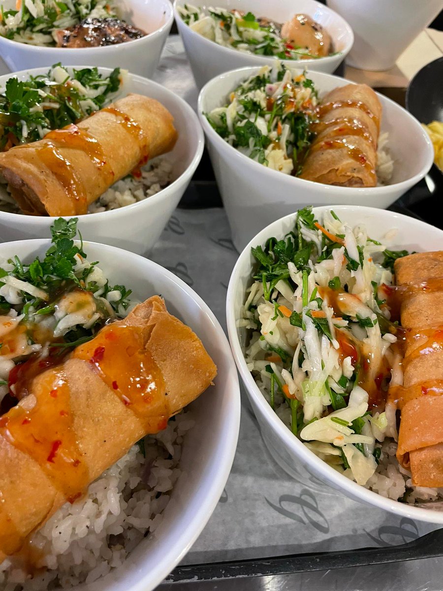 Do you fancy some Asian food? Grab a bowl of rice with a spring roll and Asian slaw to switch up your lunch!

#graysons #uniofgreenwich #greenwich #coleslaw #greenwichuni #food #cafe #hotfood #lunch #asianfood #springroll #healthychoices