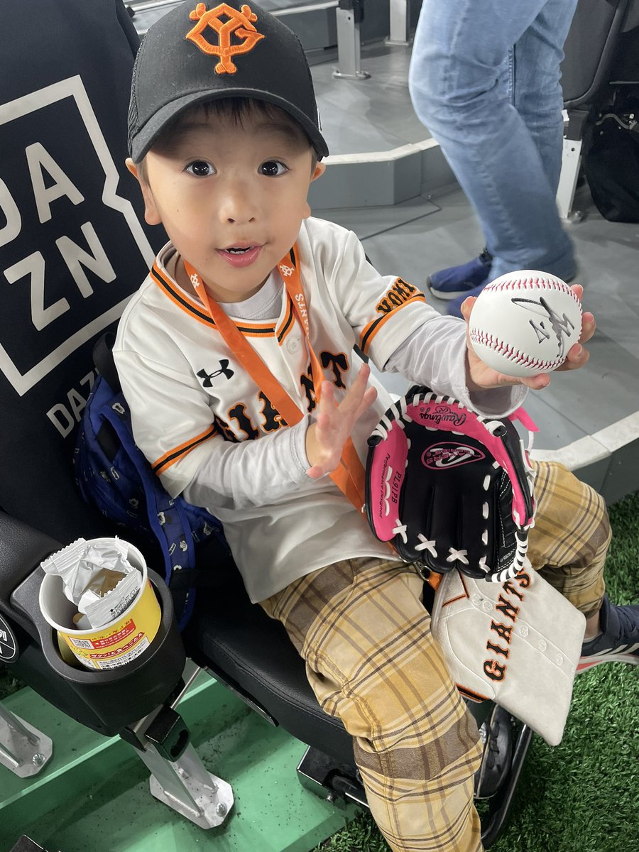3y_giants's tweet photo. 初観戦！！
サインボールゲット⚾️ https://t.co/wkZUkY9sTe