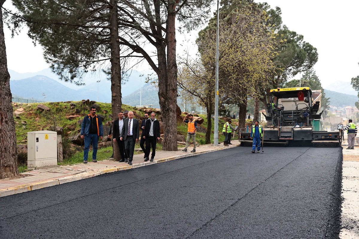 osmanzolan's tweet photo. Denizli Büyükşehir Belediyesi olarak, vatandaşlarımızın hayatını kolaylaştırmak, konforunu artırmak ve trafik güvenliğini en üst seviyeye çıkarmak için Şirinköy yolumuzu sıcak asfaltla yeniledik.

Hayırlı uğurlu olsun. Allah’ım kazasız belasız kullanmayı nasip eylesin. https://t.co/B4qgWrOkC2