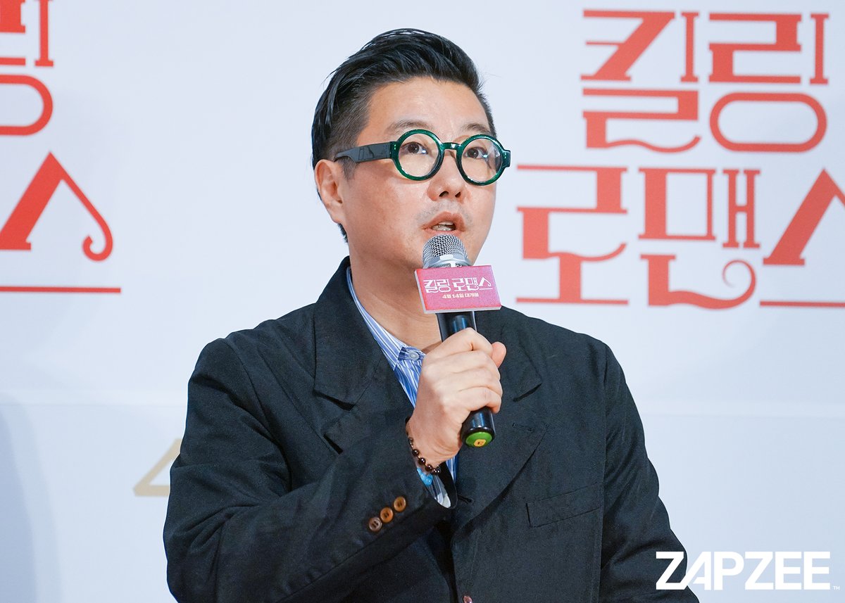 zapzee_net's tweet photo. #LeeSunKyun and director #LeeWonSuk moments during #KillingRomance press conference📸
#이선균 #이원석 #킬링로맨스 https://t.co/Qm6xRWsJWT