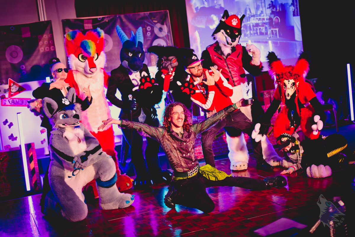 J'ai été heureux d'organiser les panels d'apprentissage de hip hop, des furry games et du second concours de danse de la <a href="/FauntasticCon/">Fauntastic</a> ♫

Merci à tous les participants, les autres panélistes et à tout le staff pour tout ! ♪

📷 <a href="/TangoHusky/">Tango</a> / Under The Spotlight 2
#fauntastic3