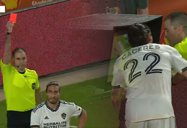 Ls8Betting's tweet photo. 🟥 Futbol d��nyası bunu konuşuyor!

Amerika Birleşik Devletleri ligi MLS'de oynanan Houston Dynamo Los Angeles Galaxy mücadelesinde sahalarda ender görülen bir olay yaşandı. Karşılaşmanın hakemi bir pozisyonun ardından VAR monitörüne giderken, onunla birlikte pozisyonu izleyen oyuncu oyundan atılarak takımını 10 kişi bıraktı.

👓 Ls8Bet Giriş: https://t.co/OpYobkgKgN

#GalatasaraySK #fenerinmacivar #Fenerbahce #besiktasinmacivar #besiktas #SampiyonlarLigi