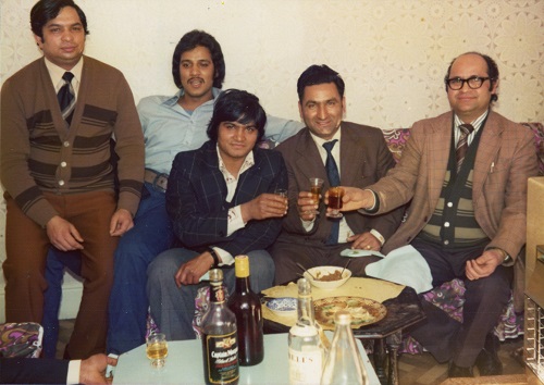 WolvesArchives's tweet photo. Here are some of the people from the @apna_heritage collection enjoying a variety of #ArchiveFoodAndDrink as part of celebrations and get-togethers. #Archive30 https://t.co/7fJq7vWQXO