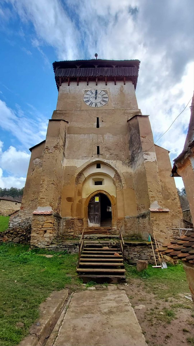 Travel to România tweet media