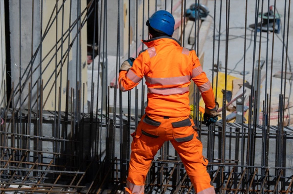 Wussten Sie schon, dass sich statistisch gesehen alle drei Tage ein tödlicher Unfall auf dem Bau ereignet? Das Thema #Arbeitsschutz ist daher von großer Bedeutung. Schützen Sie das Leben und die #Gesundheit ihrer Mitarbeiter.
lnkd.in/enSbAMvj